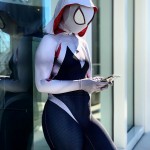 Does the phone work with a suit layer and spidy hook-hairs on the finger tips for climbing?